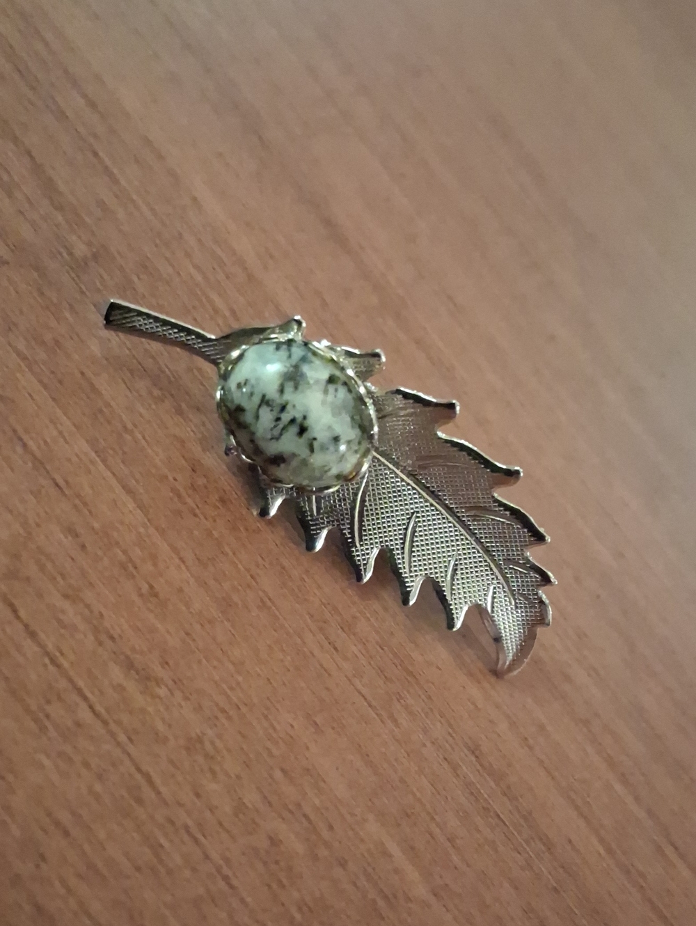 Vintage Leaf-Shaped Brooch with Marbled Stone 1.5 "